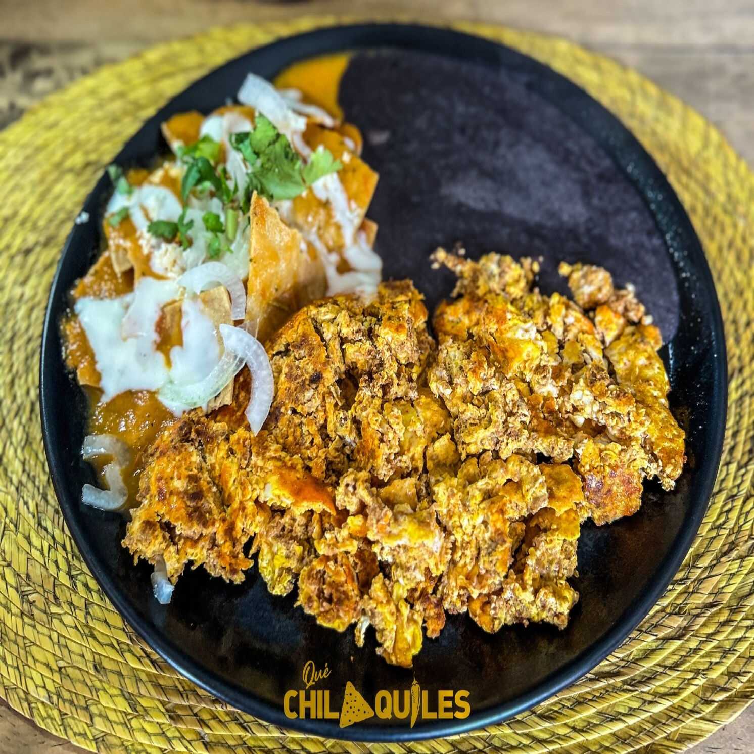 HUEVOS CON CHORIZO + BEBIDA