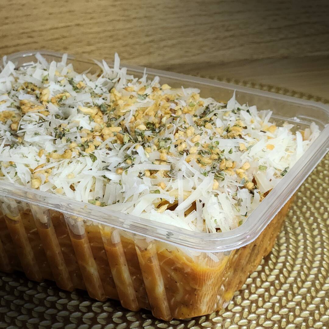 "Crie sua combinação perfeita com o nosso ""Monte sua massa""! Aqui você escolhe a massa de sua preferência, 6 ingredientes, o molho que vai deixar sua massa irresistível e finalize com 2 toques especiais que vão deixar sua refeição ainda melhor. Abuse da criatividade e descubra a massa perfeita, feita por você."