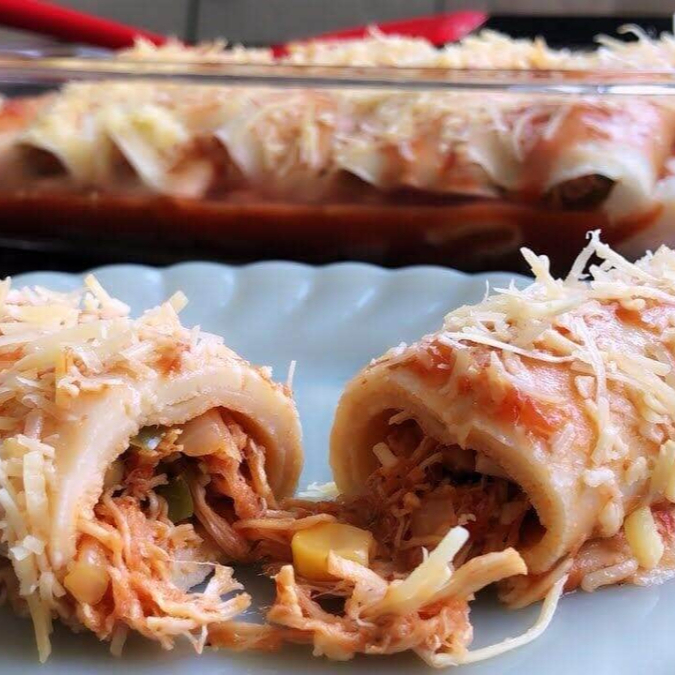 ARROZ BIRO-BIRO,FEIJAO,BATATA RUSTICA,COSTELINHA DE PORCO,LEGUMES,FAROFA DE BANANA COM BACON E SALADA