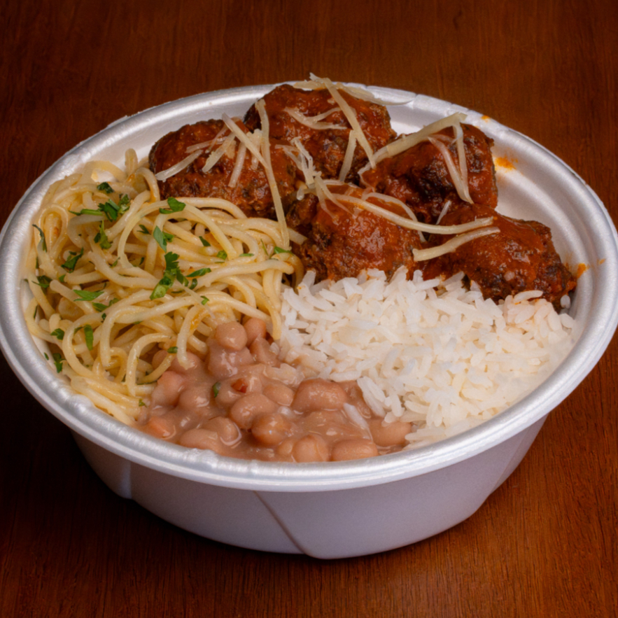 Almôndegas, Arroz soltinho, Feijão bem temperado e espaguete (550g)
