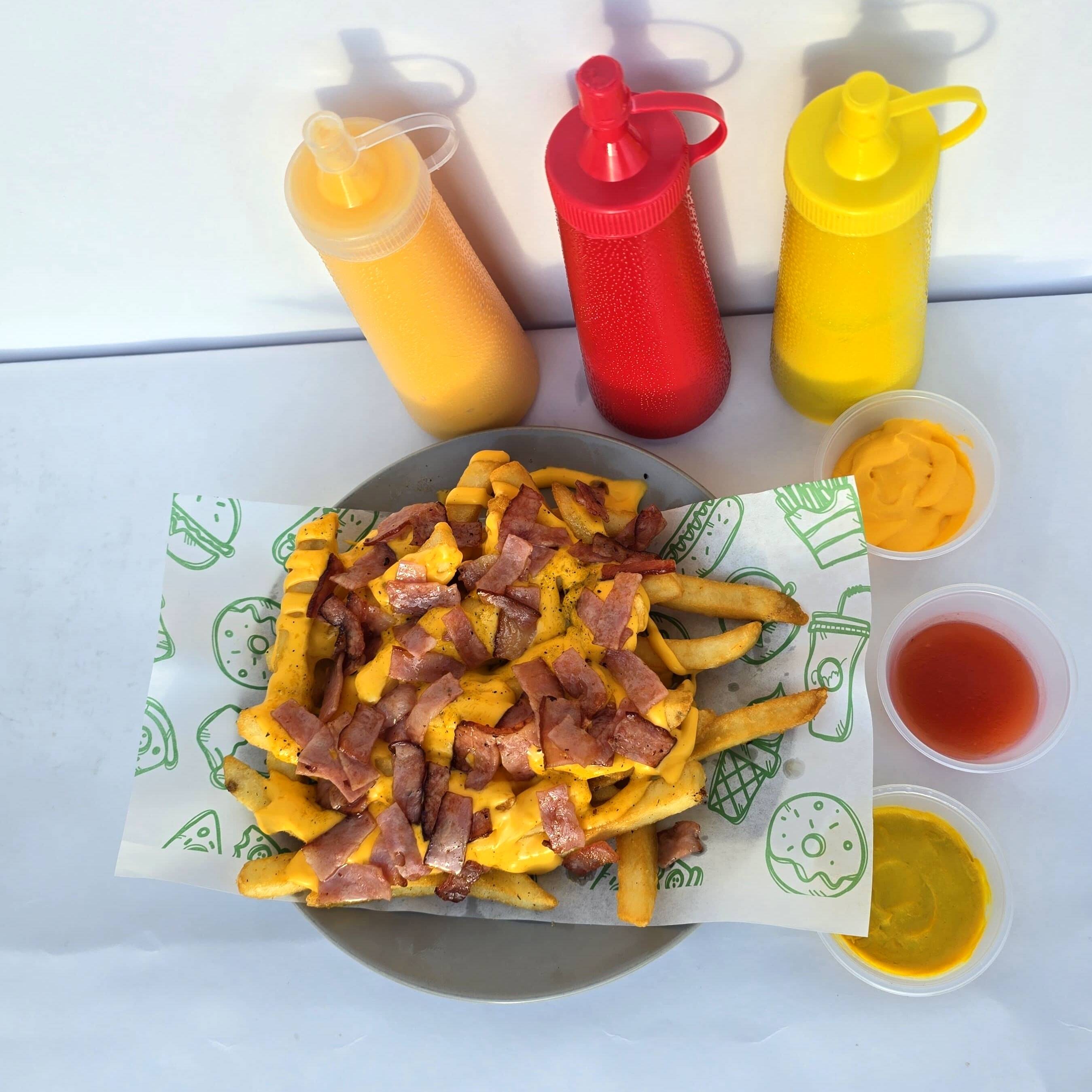 Papas con Tocino y Queso