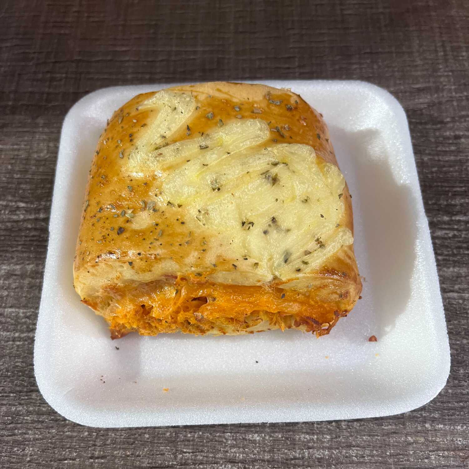 Recheado com frango bem temperado e cheddar cremoso. Uma combinação irresistível de sabor e cremosidade em cada mordida