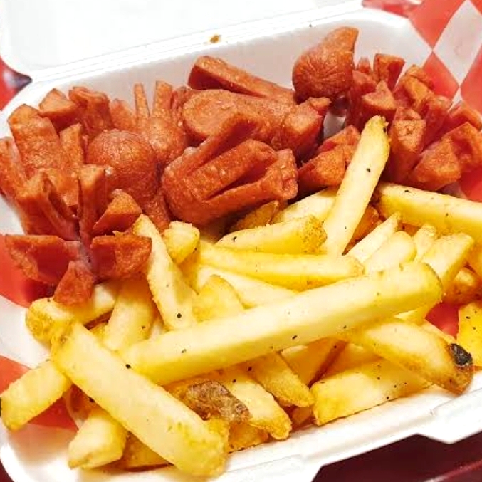 Salchi Pulpos con Papas a la Francesa