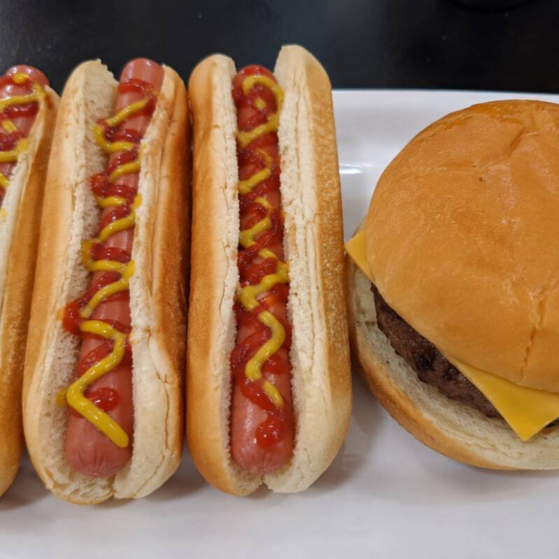 Hamburguesa +3 hotdogs