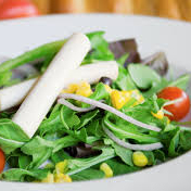 Alface, tomate, cebola, azeitonas e palmito