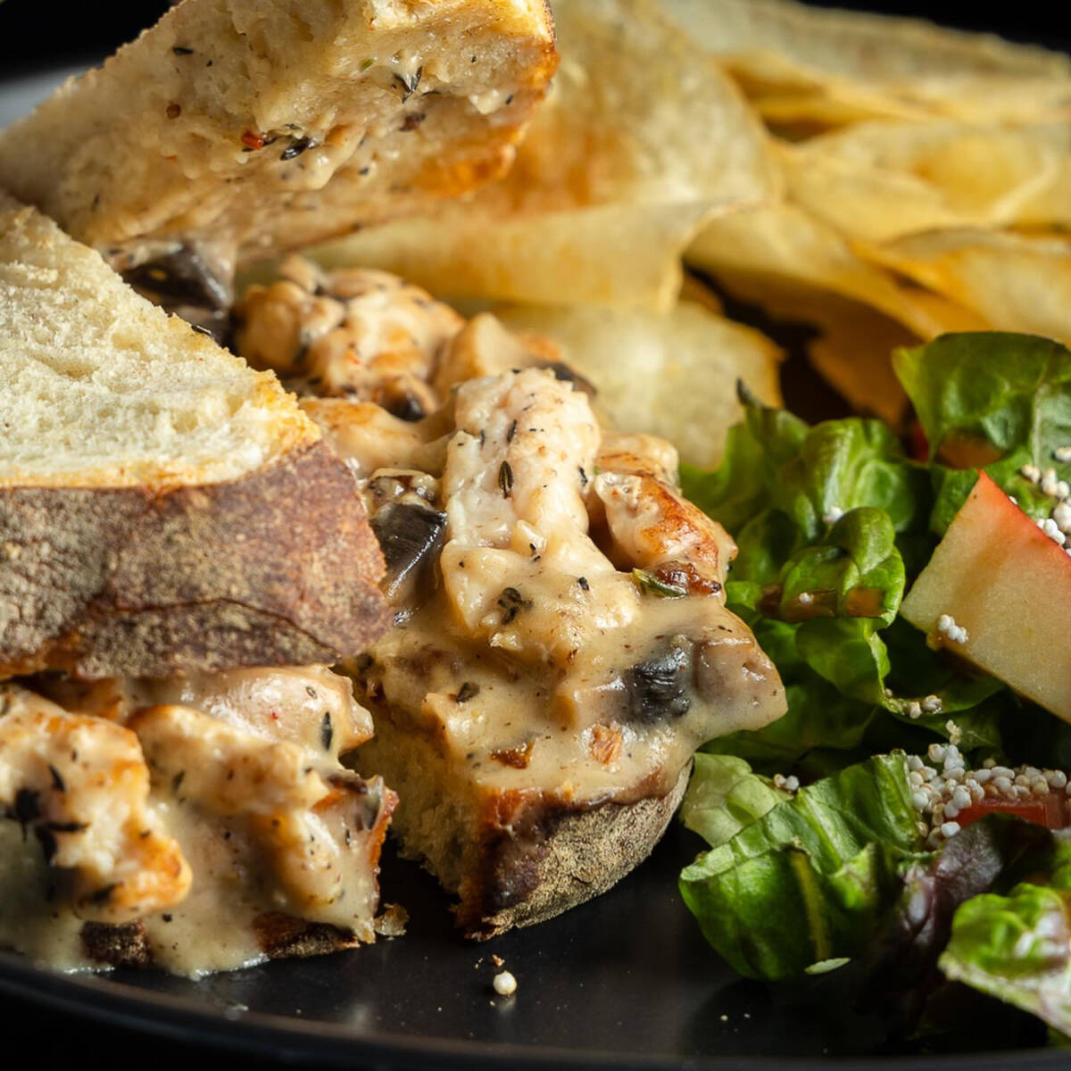 Sándwich de pollo cremoso