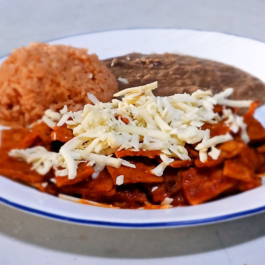 CHILAQUILES SENCILLOS ROJOS