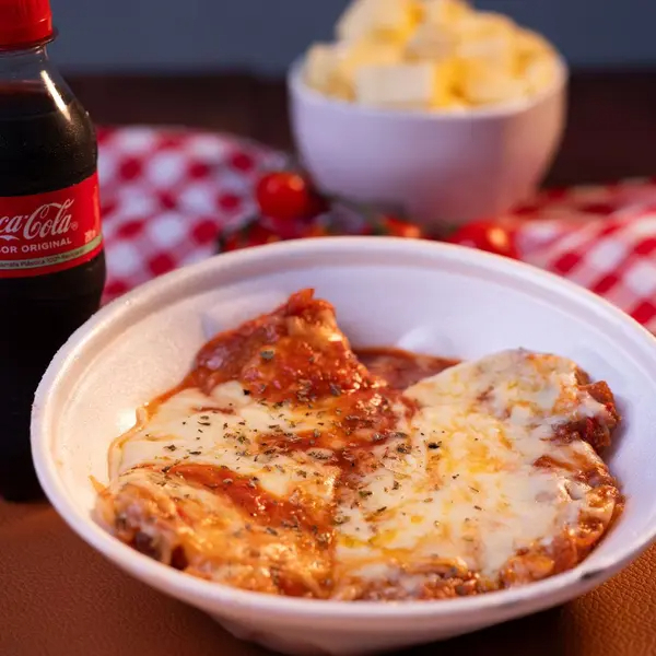 Nossa deliciosa milanesa de frango super saborosa com a coca de 200 ml .