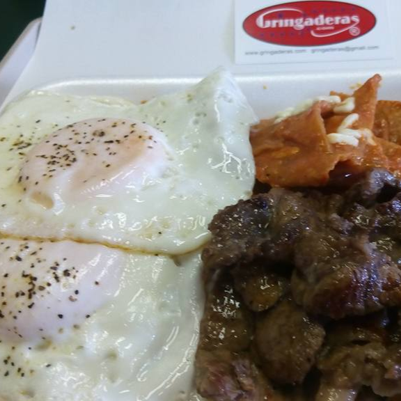 Chilaquiles con Carne Asada