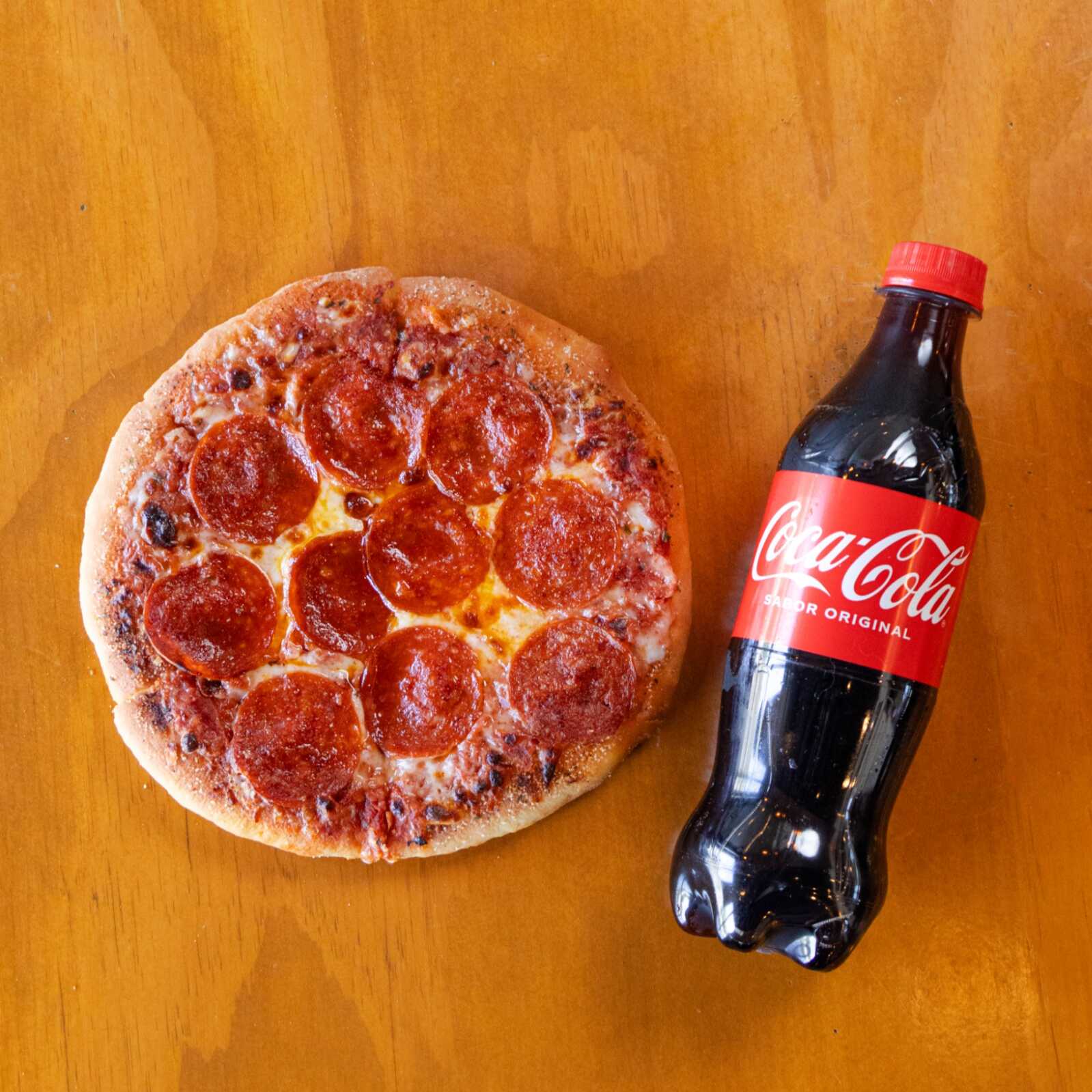 Pepperoni Personal más Soda Coca Cola
