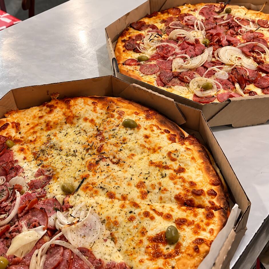 Clone de Pizza Mariá: Escolha até 02 sabores: Calabresa, mussarela, napolitana, marguerita, frango, camarão, nordestina e frango.