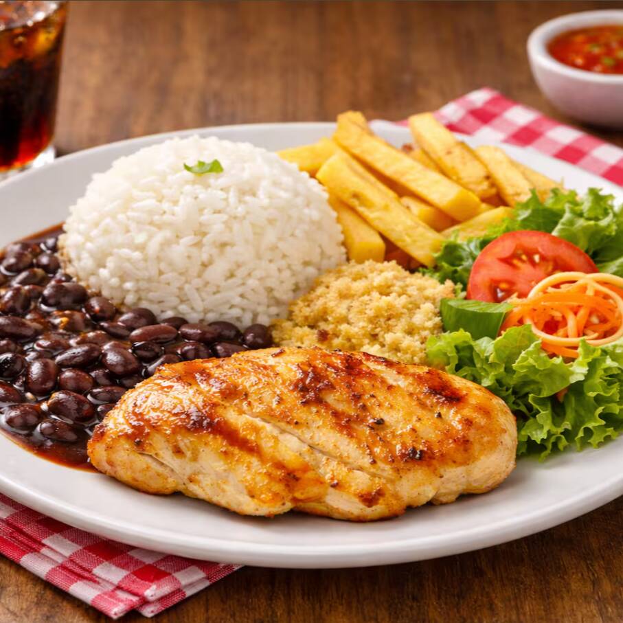 Prato executivo completo com suculenta alcatra grelhada, acompanhada de arroz branco soltinho, feijão, batata frita dourada, farofa e salada fresca. Uma refeição equilibrada, saborosa e preparada na hora. Acompanha Coca-Cola 350ml bem gelada para completar o seu almoço.