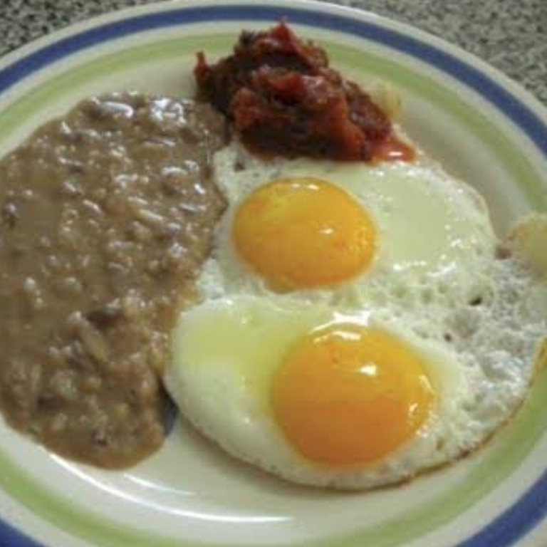 Huevitos al Gusto y Frijoles