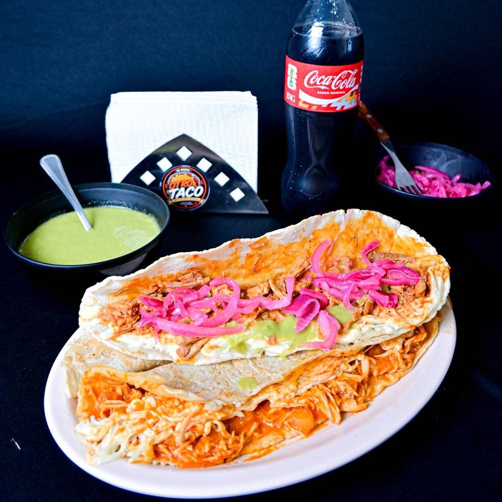 2 Mega Quesadillas y 1 Coca Cola