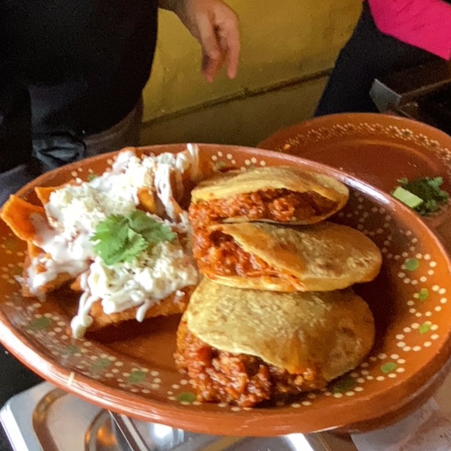Tres Gorditas y Chilaquiles Rojos