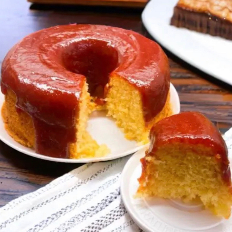Bolo caseiro de fuba com cobertura de goiabada todos nossos bolos são 100% caseiros, não utilizamos massa pronta )aprox 650gr