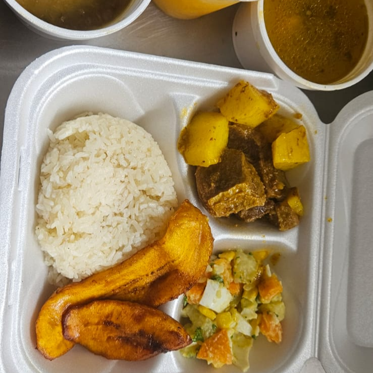 COMBO CARNE GUISADA + SOPA + BEBIDA