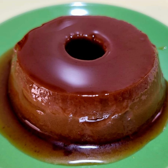 Pudim de Nutella? Sim! O Pudim de Leite Condensado cremoso e amado, agora com Nutella + calda caramelizada. Surpreenda-se! Peso: 100ml. Serve 1 pessoa. - Importante: atendendo às melhores práticas de confeitaria, nosso produto é mantido semicongelado para maior frescor e qualidade.