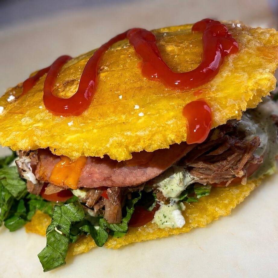 PATACONES CON CARNE DESMECHADA