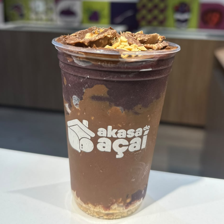 açaí tradicional super cremoso no copo de 300 ml, combinado com uma generosa camada de Nutella, crocante de amendoim selecionado e finalizado com o irresistível Ferrero Rocher. Uma explosão de sabor a cada colherada
