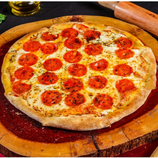 Massa, molho especial, mussarela, Pepperoni, orégano