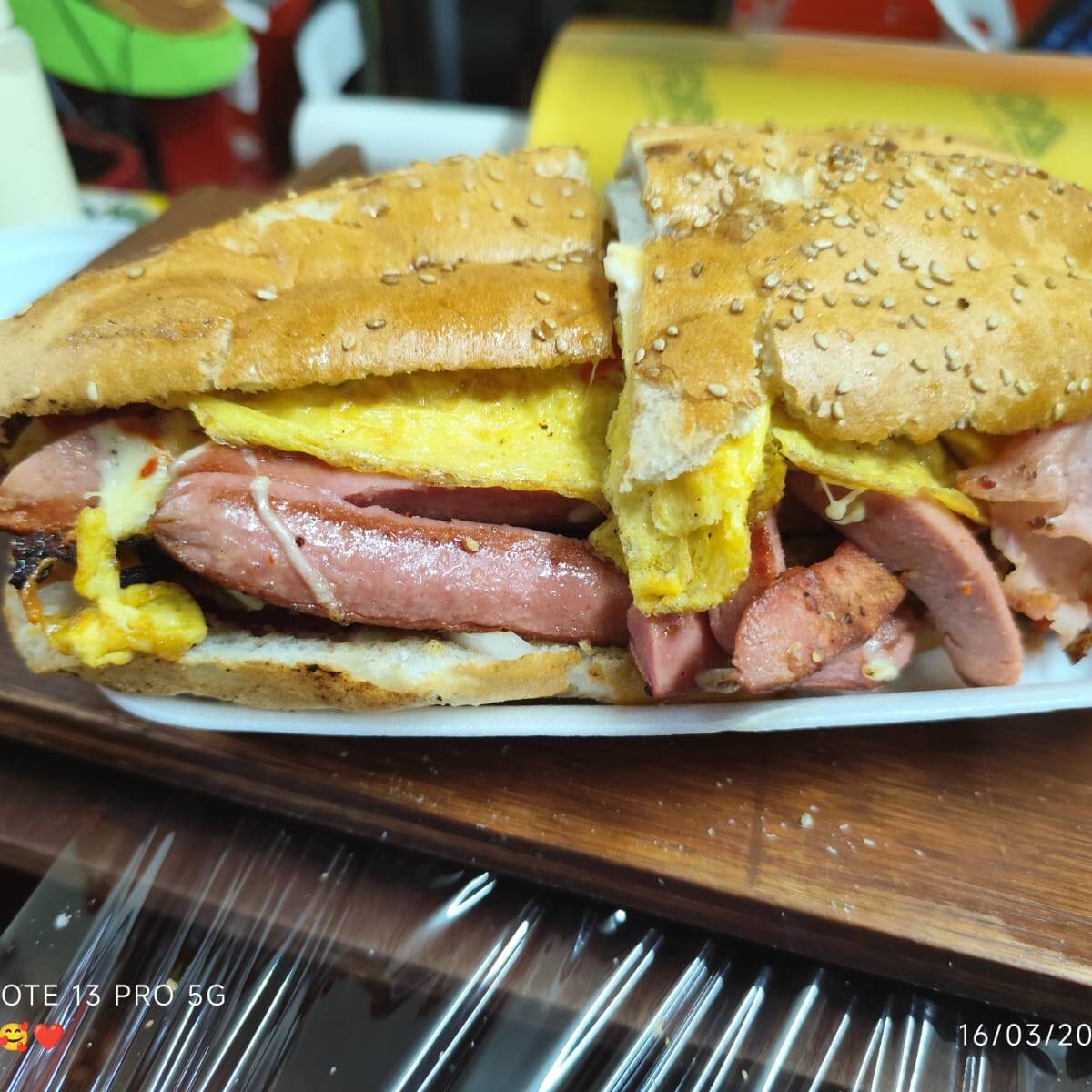 Super Torta Gigante de Huevo con Salchicha