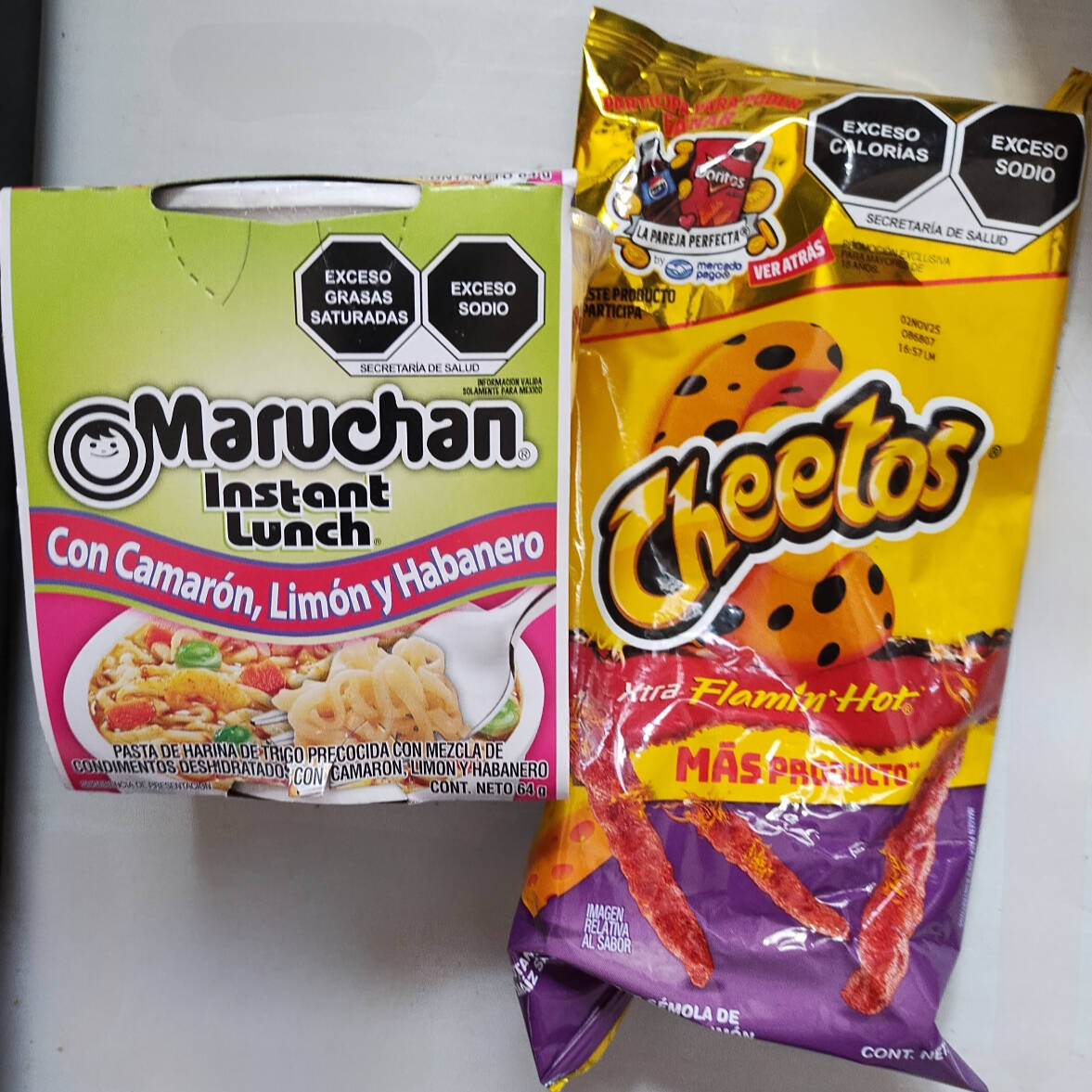 Cheetos Flaming con Maruchan y Elote