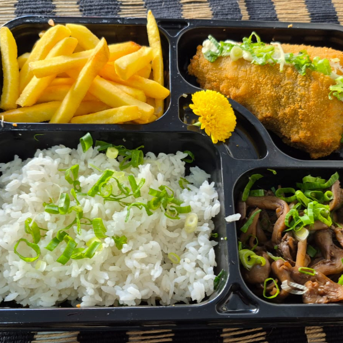 1 porcao de shimeji 1 porcao de Gohan(arroz japones) 1 temaki empanado 1 porcao de batata frita