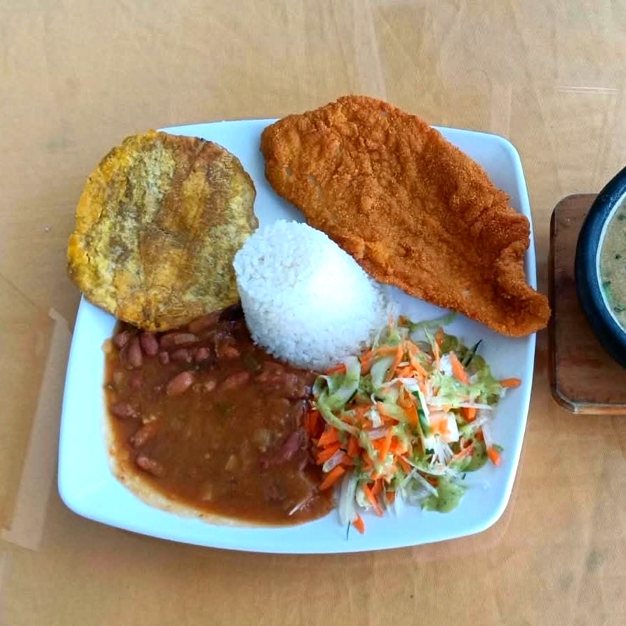 Combo Almuerzo Ejecutivo con Chuleta de Pollo