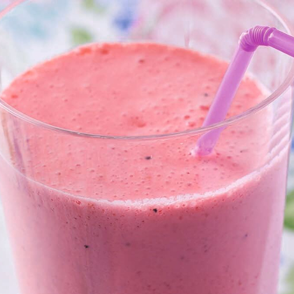 Saboreie o Suco Polpa com Leite, uma mistura cremosa e nutritiva que combina a polpa da fruta com leite, perfeita para um lanche saudável.