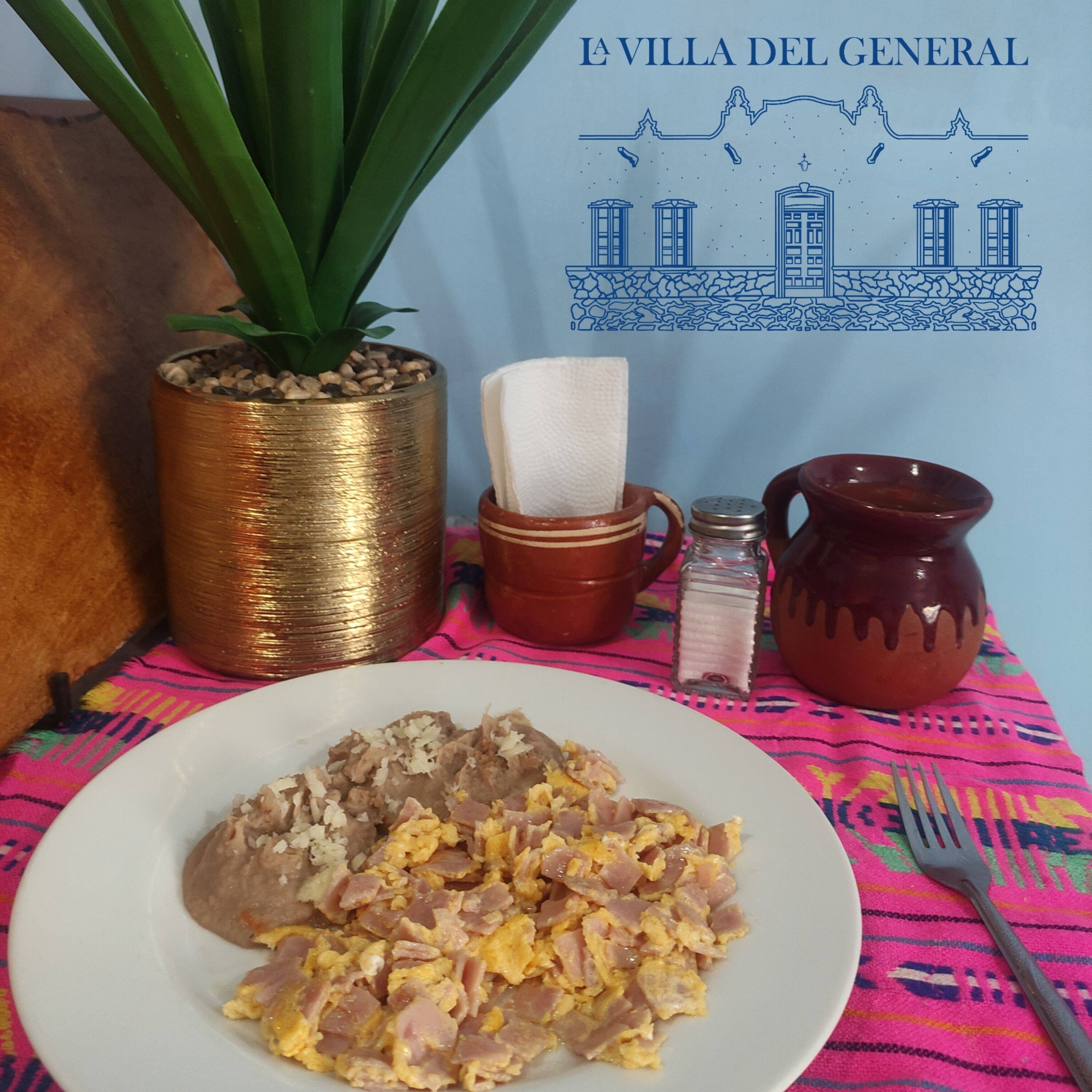 Huevos Revueltos con Jamón y Chicharron