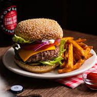 Chesse Burger + Papas Fritas