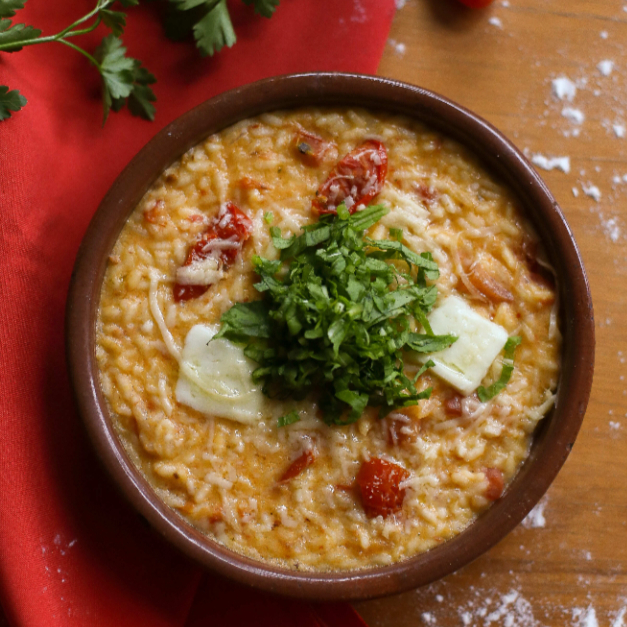 combinação de palmito, aspargo, champignon, tomate fresco e queijo mascarponi