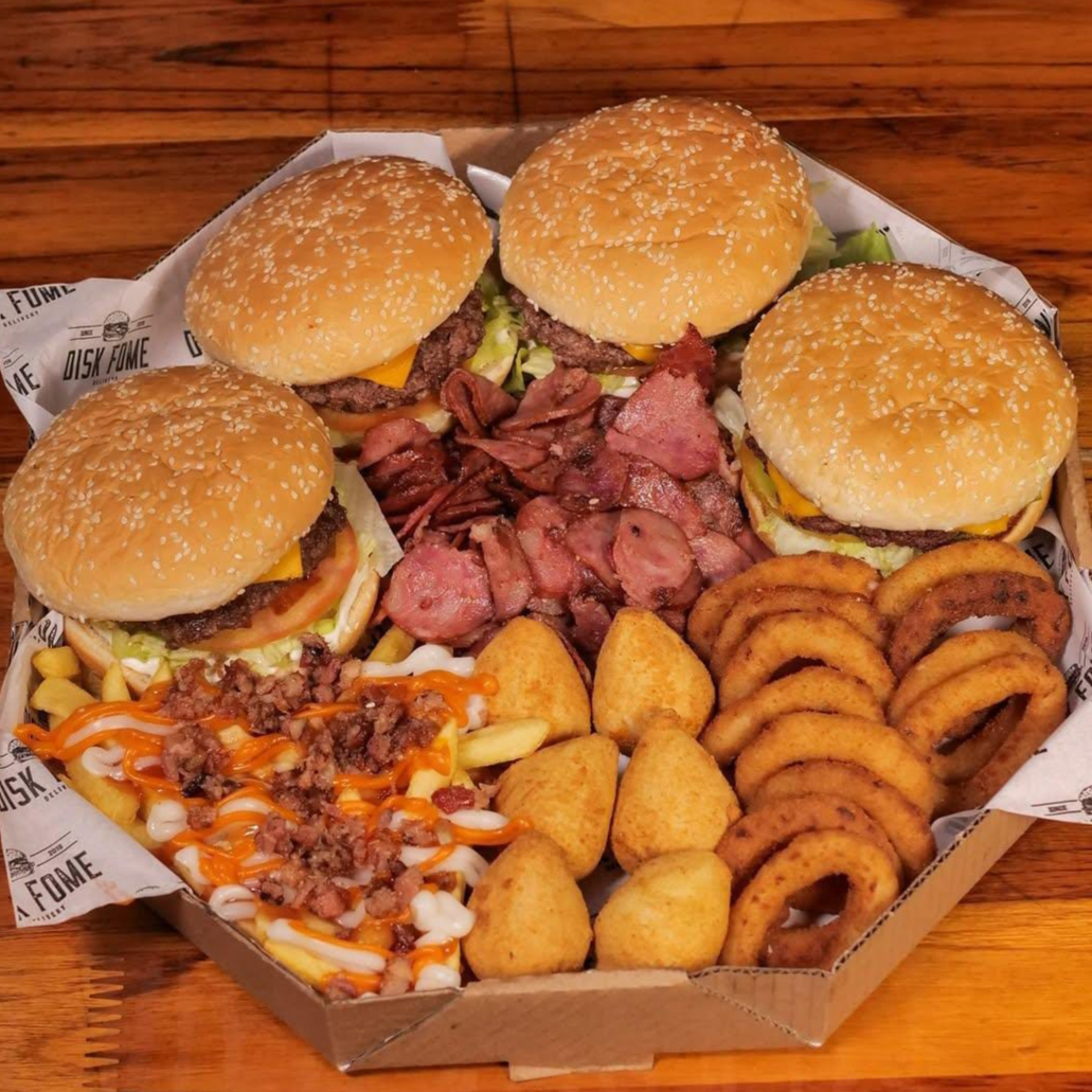 CAIXA COM 4 DOBLE CHEDDAR, BATATA PREMIUM (KETCHUP, MAIONESE, CHEDDAR C/BACON).