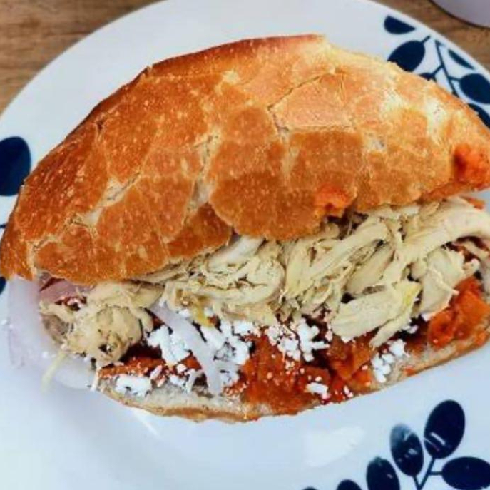 TORTA DE CHILAQUILES CON POLLO