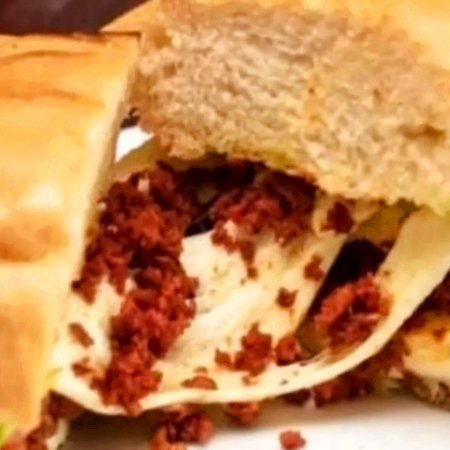 Lonche de Chorizo con Queso