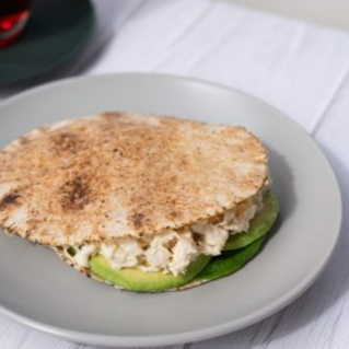 Sándwich Pita Pollo y Palta