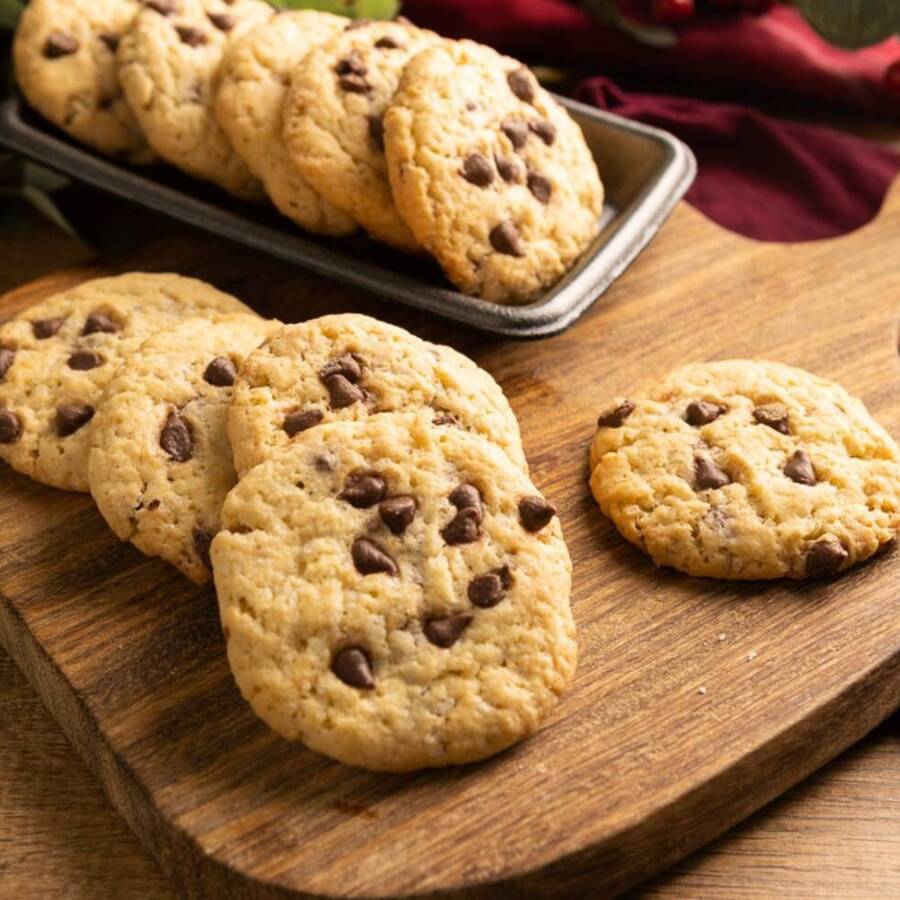 Cookie tradicional com gotas de chocolate