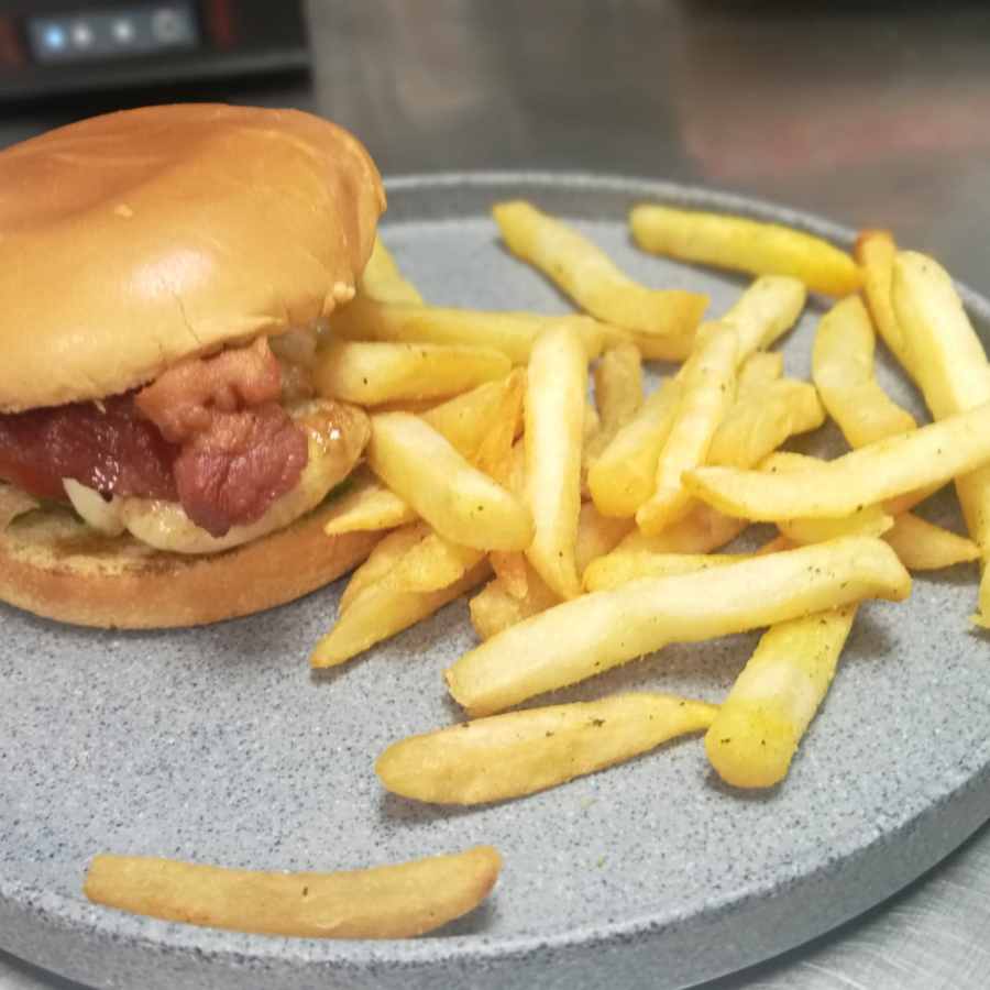 PESTO CHICKEN BURGER
