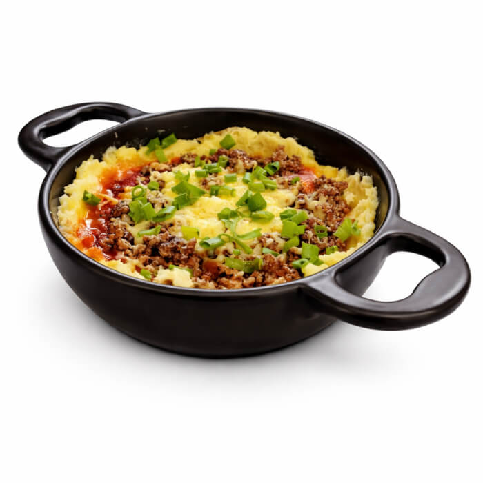 Purê de batata rústico e cremoso, coberto com carne moída suculenta ao molho de tomate artesanal e muçarela derretida. Clássica e intensa