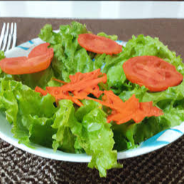 Alface, tomate, cenoura ralada.