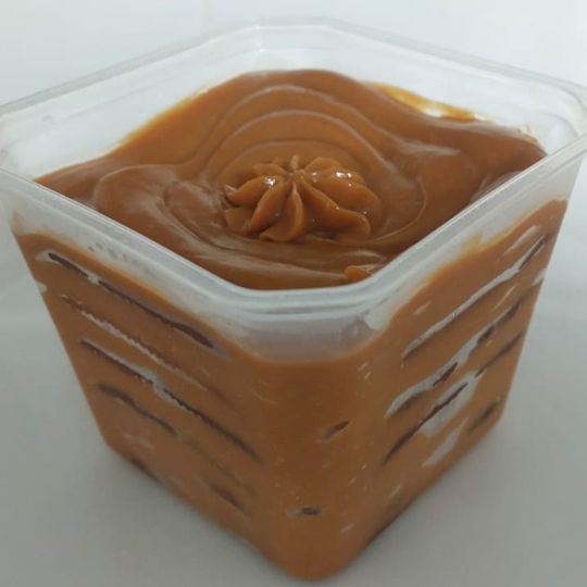 Pavê em camadas intercaladas de Biscoito e Recheio e cobertura de Doce de Leite Cremoso. ###Tags### bolo no pote bolo vulcao cenoura Ninho chocolate bombom aberto copos da felicidade morango uva coxinha de morango chocolate Ninho Oreo chocolate ao leite leite condensado coco beijinho brigadeiro gourmet tradicional moranguinho churros Nutella 2 amores meio amargo coco queimado presente na caixa promoção cupon cupom oferta desconto como taxa gratis entrega rapida Nutella brownie braunie brawni Ninho doce chocolate brigadeiro docinho donuts docino sobremesa bolo de pote copo da felicidade caseiro banoffee morango Ouro Branco galak Sonho de Valsa choquito ferreiro rocher trufa bombom uva kitkat Kit Kat Kinder bueno charge amendoim Confete Dia dos pais natal Dia das maes Dia das mães namorados promoção promocao oferta desconto barato doce sobremesa chocolate entrega rapida grátis grátis morango fresco docinho brigadeiro leite condensado coxinha e morango Pave Pavê Pave de Pote Pavê