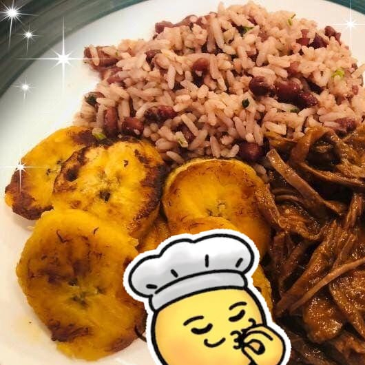 Gallo Pinto con Carne en Salsa