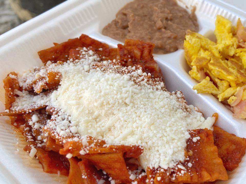 Chilaquiles Rojos con Frijoles