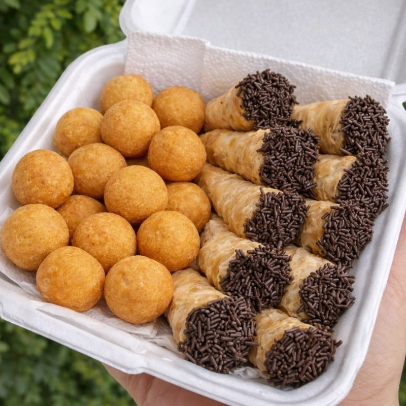 Opções de lanche 30 unidades: bolinha de queijo e canudinho de brigadeiro, o equilíbrio perfeito.
