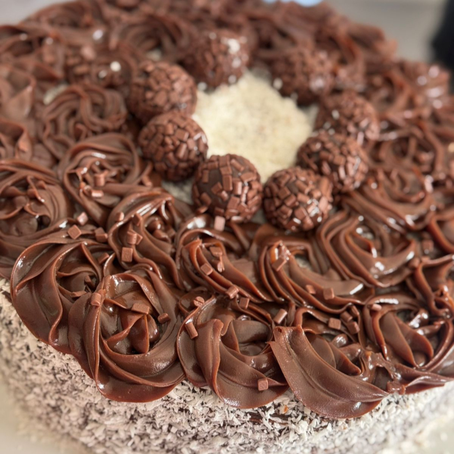 massa de chocolateIrecheio de coco