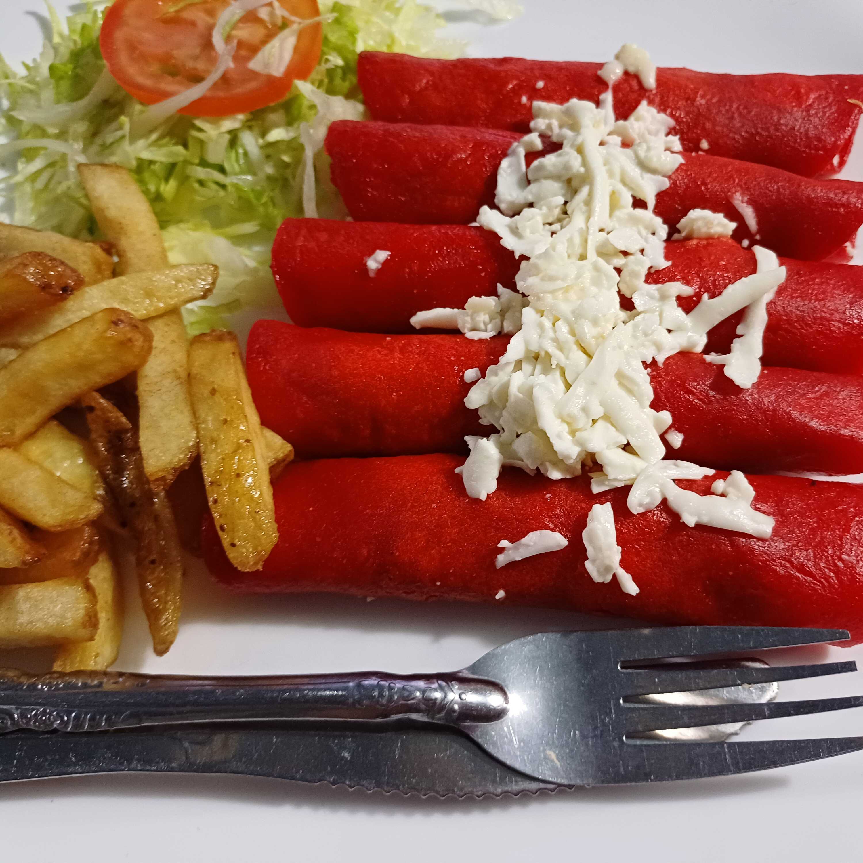 Enchiladas en Tortilla Roja