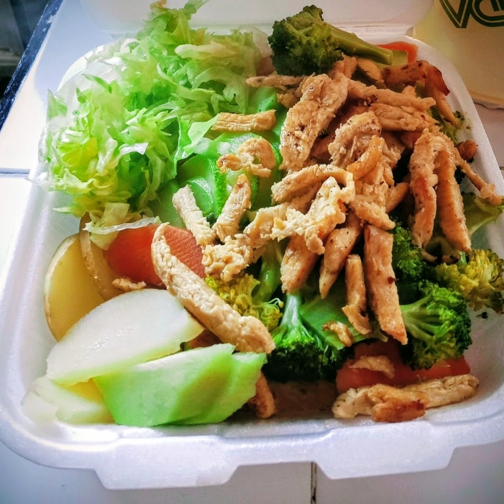 Ensalada de Verdura con Pollo a la Plancha