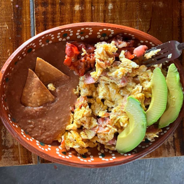 Huevos Revueltos con Tocino
