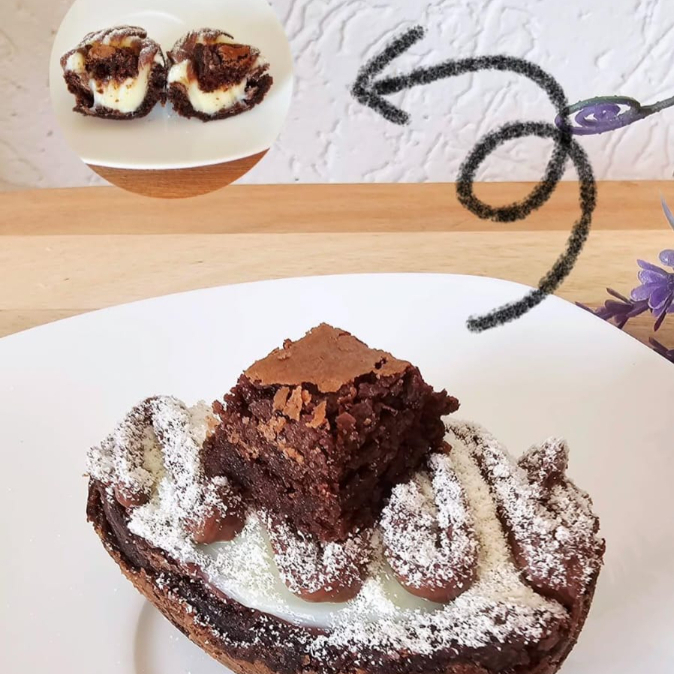 Mini Ovo com a casca de brownie chocolatudo e recheio de brigadeiro branco e Nutella. Peso aproximado 65 gramas Produto artesanal - pode sofrer alterações